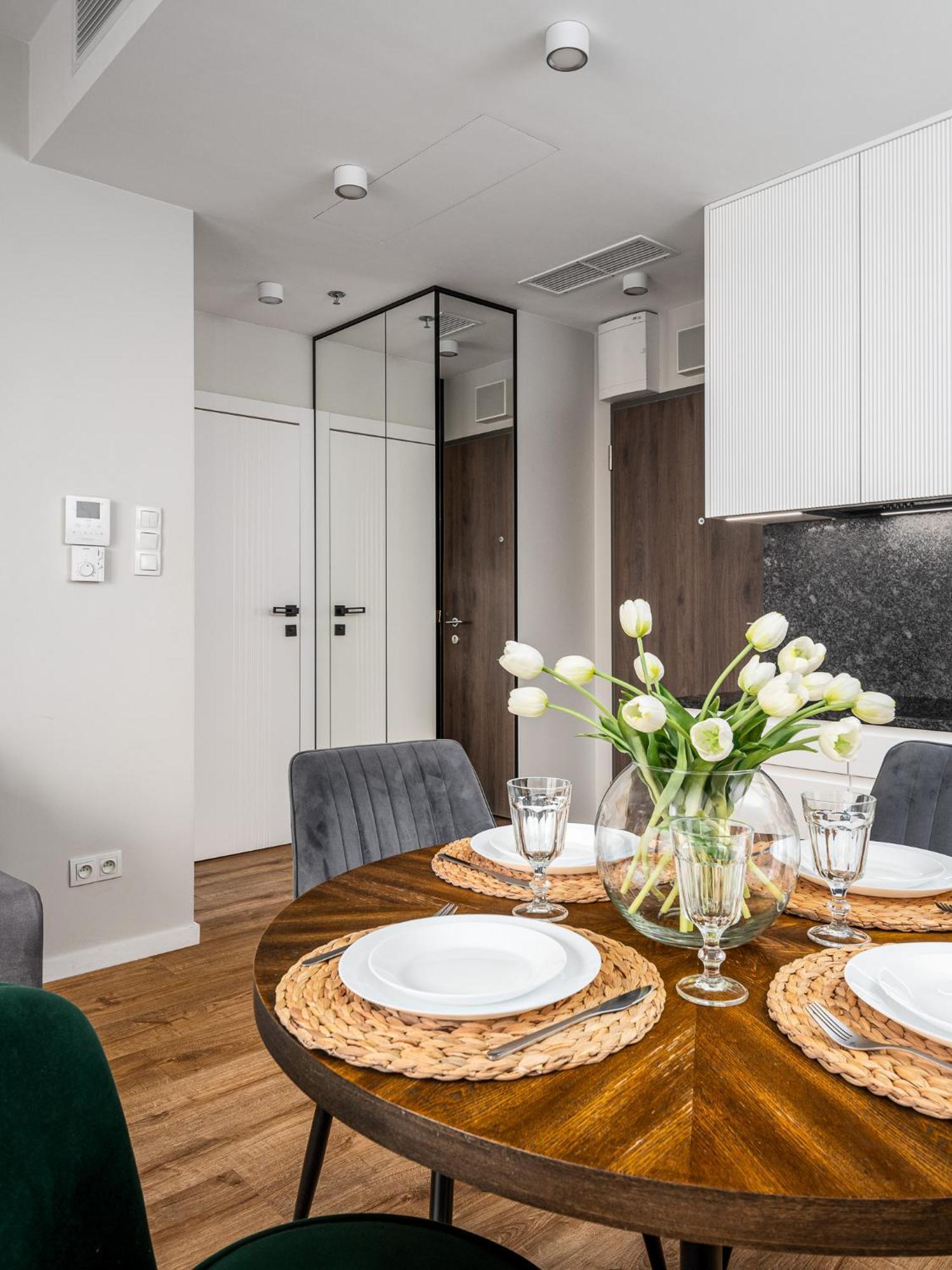 Wola Tower Deluxe Separate Bedroom With Free Garage - By Perfect Apart Warsaw Room photo
