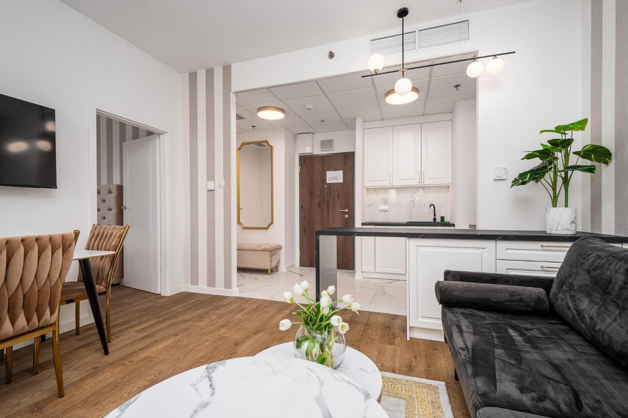 Wola Tower Deluxe Separate Bedroom With Free Garage - By Perfect Apart Warsaw Exterior photo